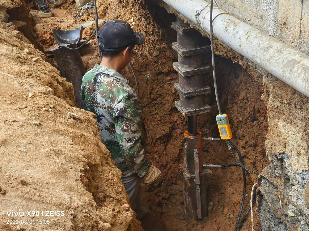 貴港某樓房地基下沉房屋傾斜糾偏頂升施工